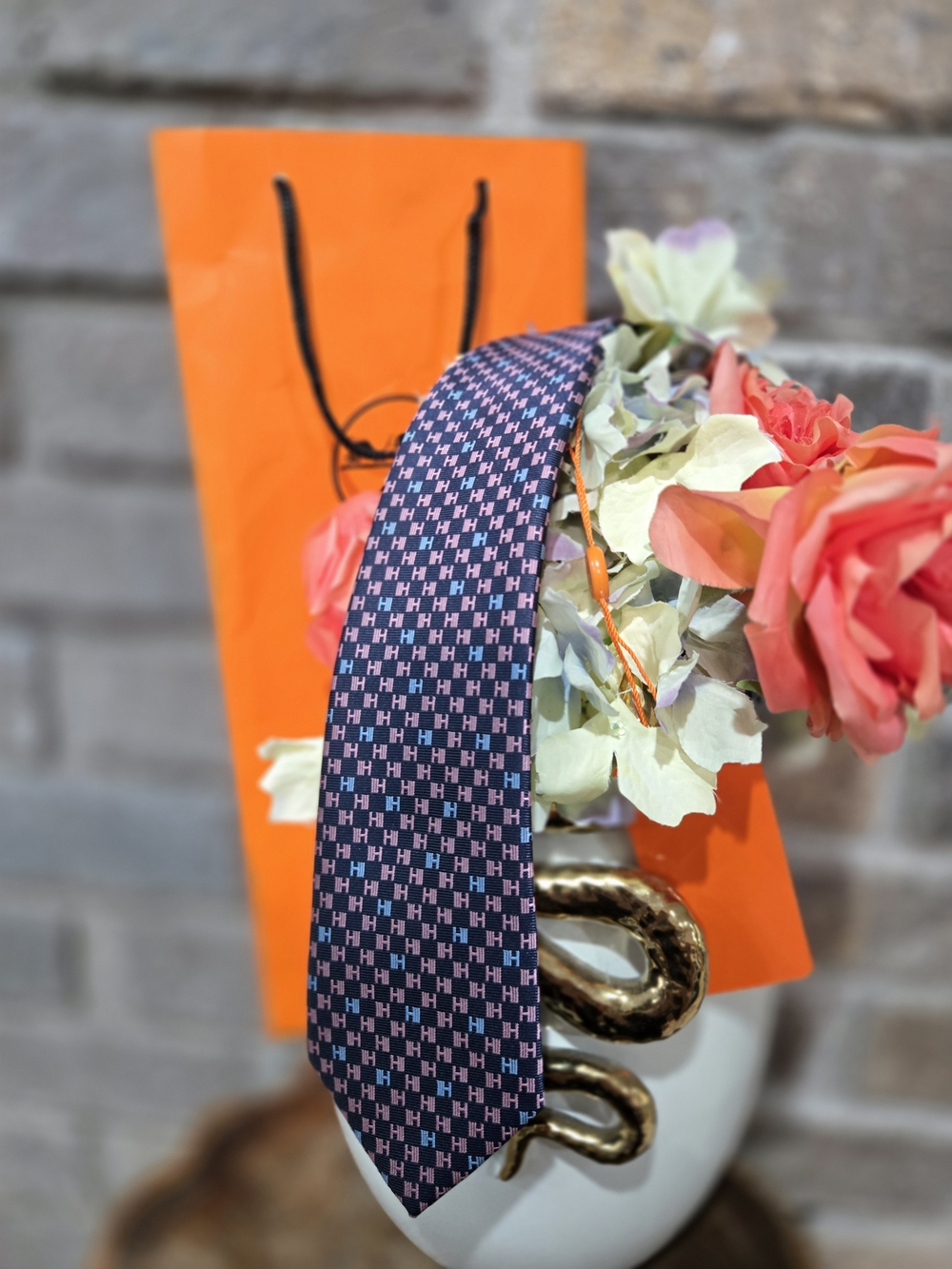 NWT & Orange Bag, Style "H" Logo Silk Tie Navy & Pink Geometric Pattern